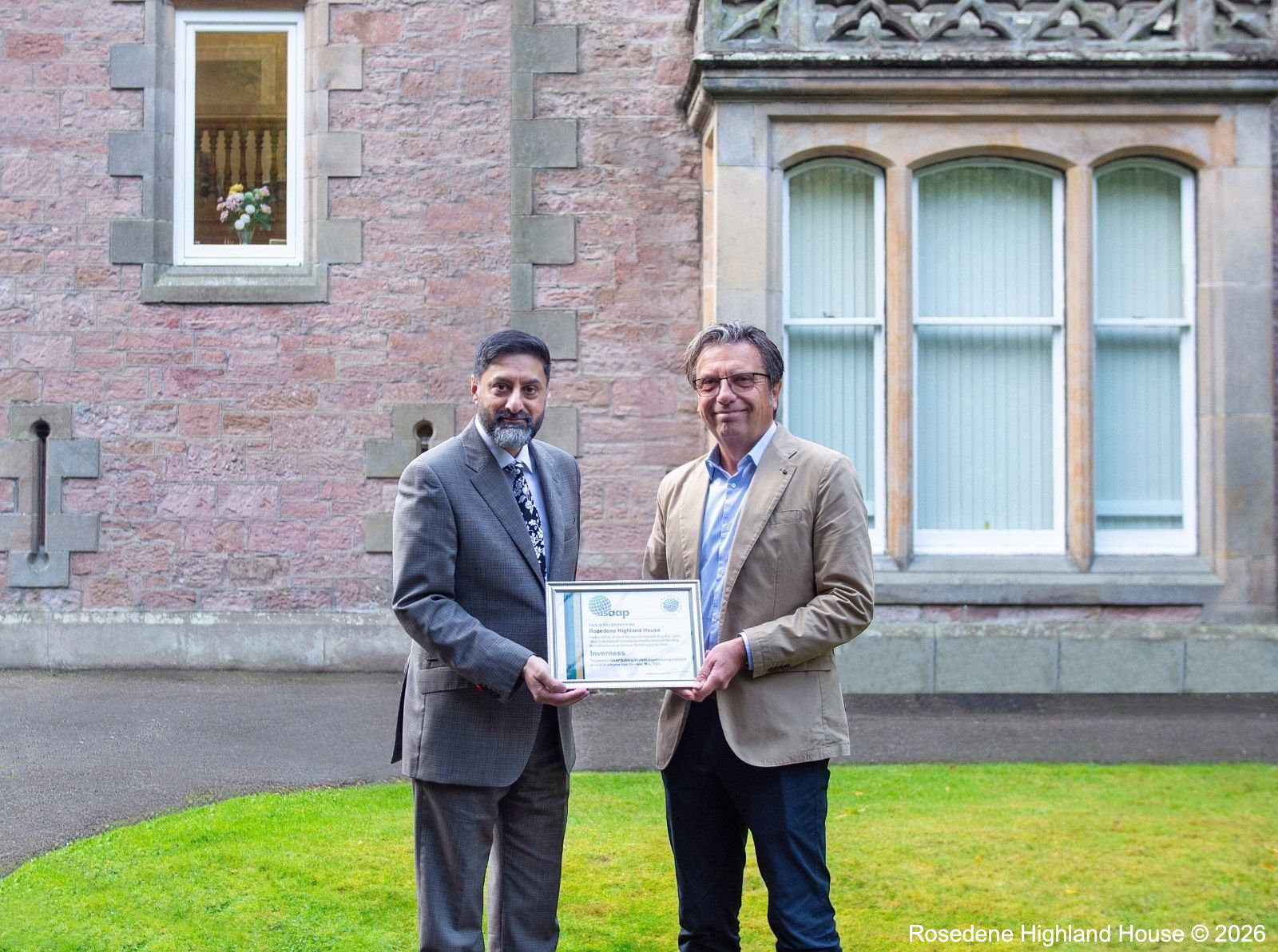 Amjed Rasul accepting the ISAAP Building Accreditation certificate